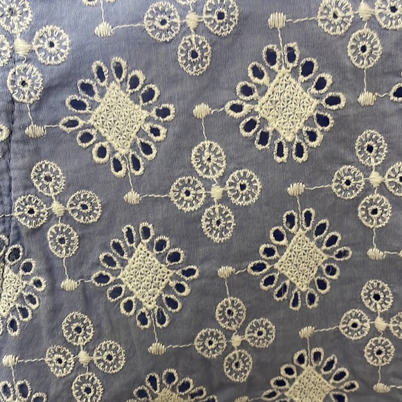 Baby blue sleeveless blouse - Picture 3 of 3